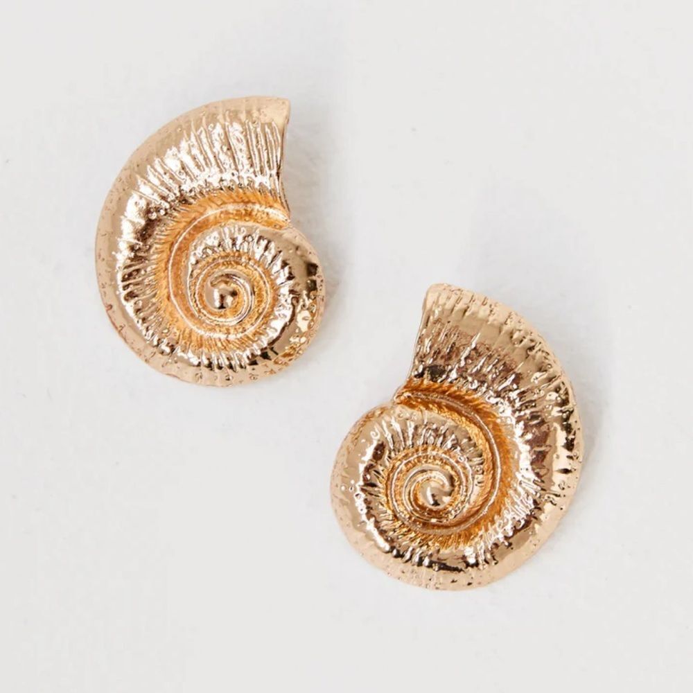 Seashell stud earrings M354